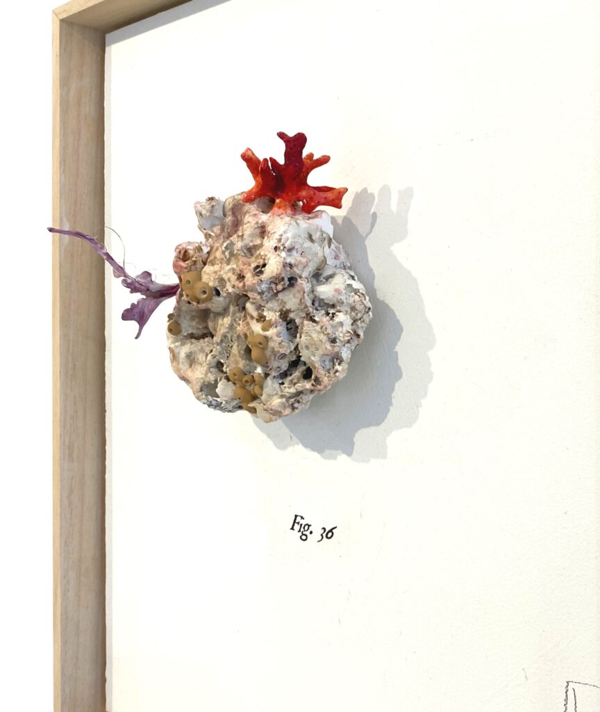 Relieve policromado con acuarela sobre madera estucada, obra original de Luis Carlos Zambrano Valdivia